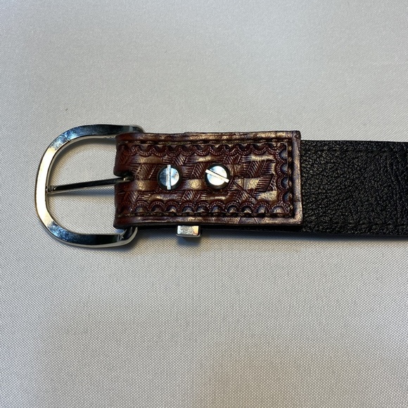 Mens Belt Brown Embossed Leather 31.5”- 37” Holes Silvertone Buckle Unbranded - Picture 6 of 7
